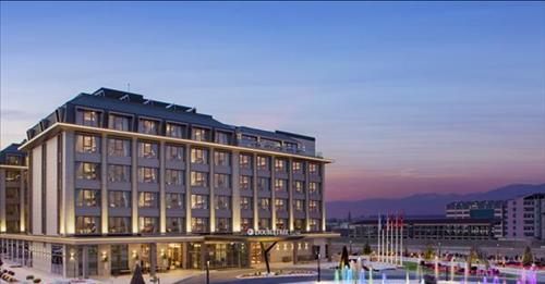 Светски познатиот бренд DoubleTree by HILTON вработува! 